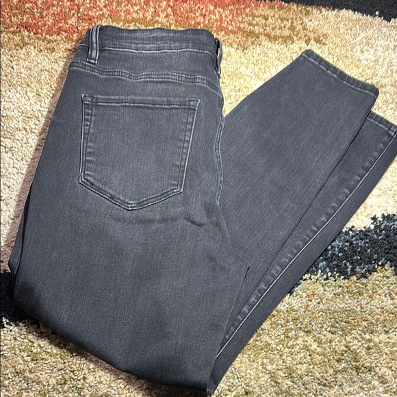 Zenana Black Distressed Skinny Jeans Women 30 never worn NWOT - Picture 7 of 9